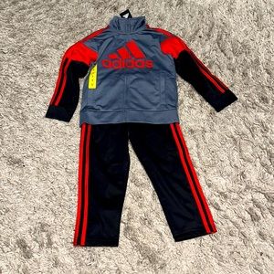NEW- Adidas set-Size 5t